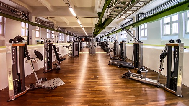 Gerätepark eines Fitnessstudios